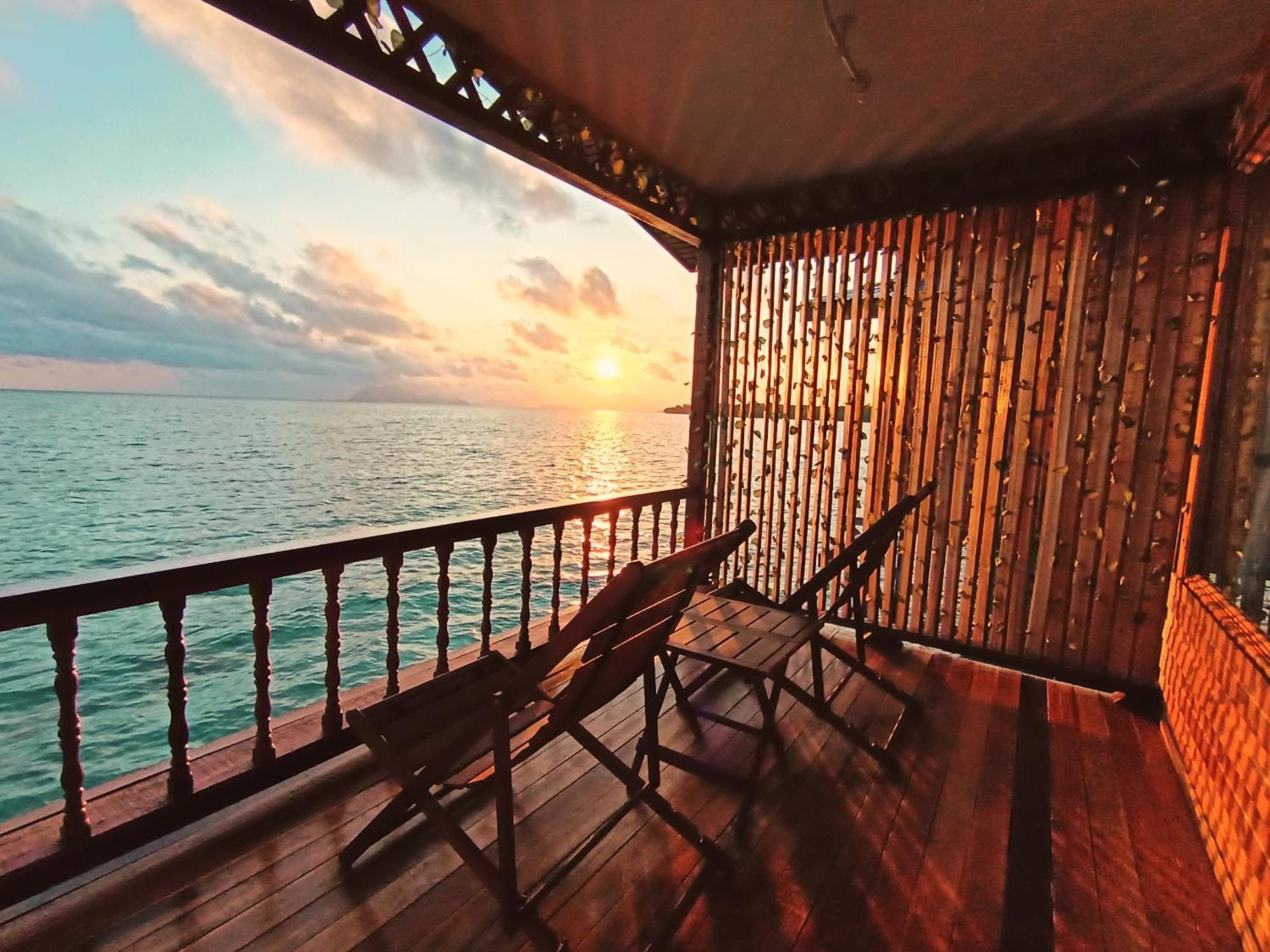 Bed and Breakfast La Water House Semporna Esterno foto