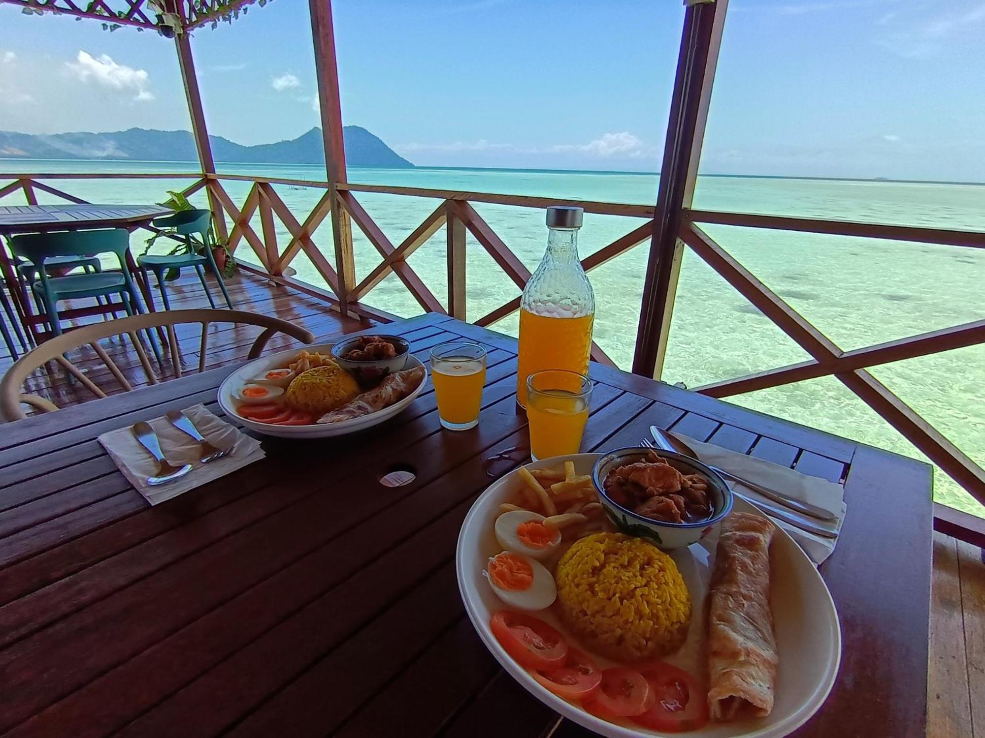 Bed and Breakfast La Water House Semporna Esterno foto