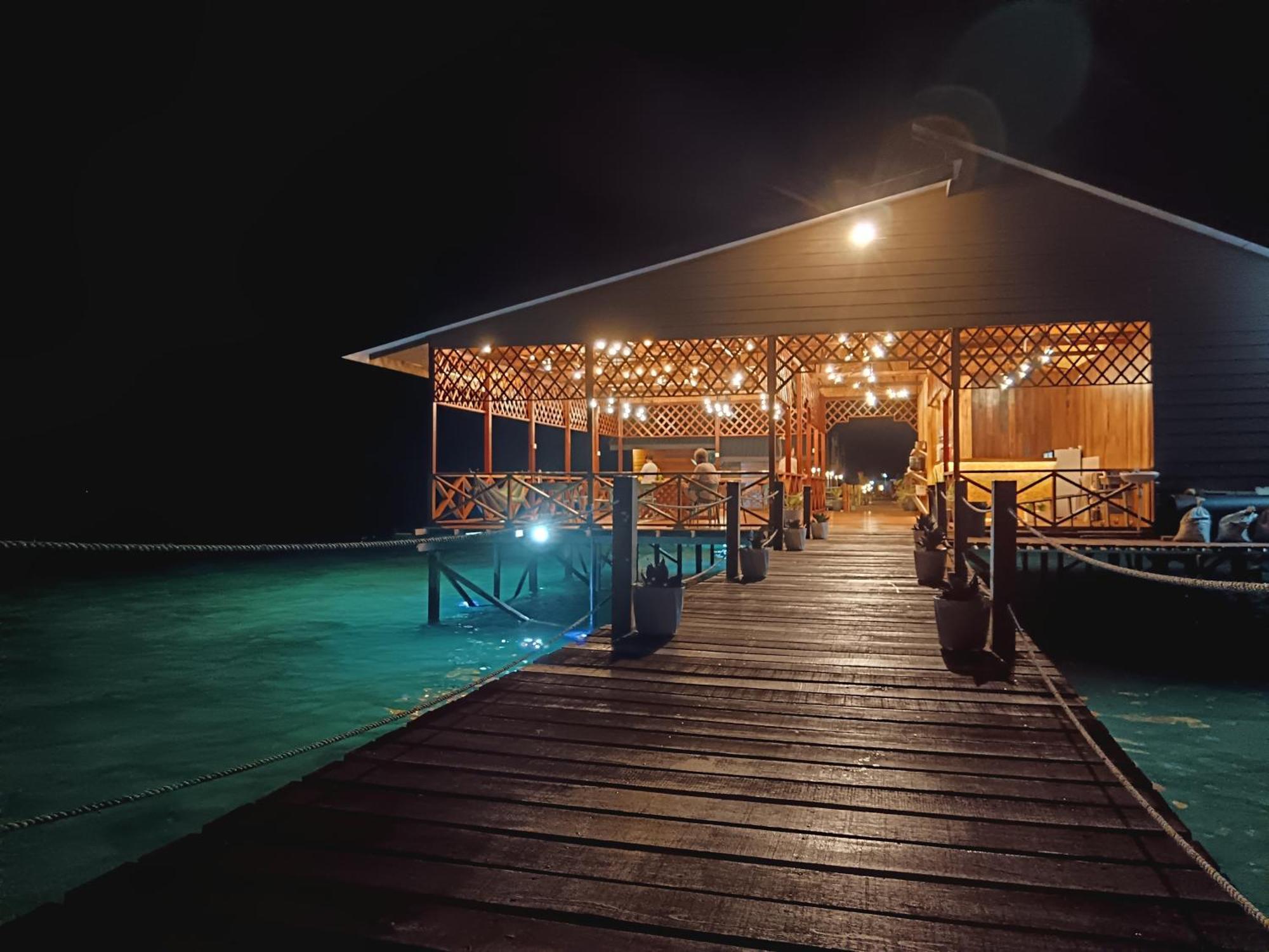 Bed and Breakfast La Water House Semporna Esterno foto